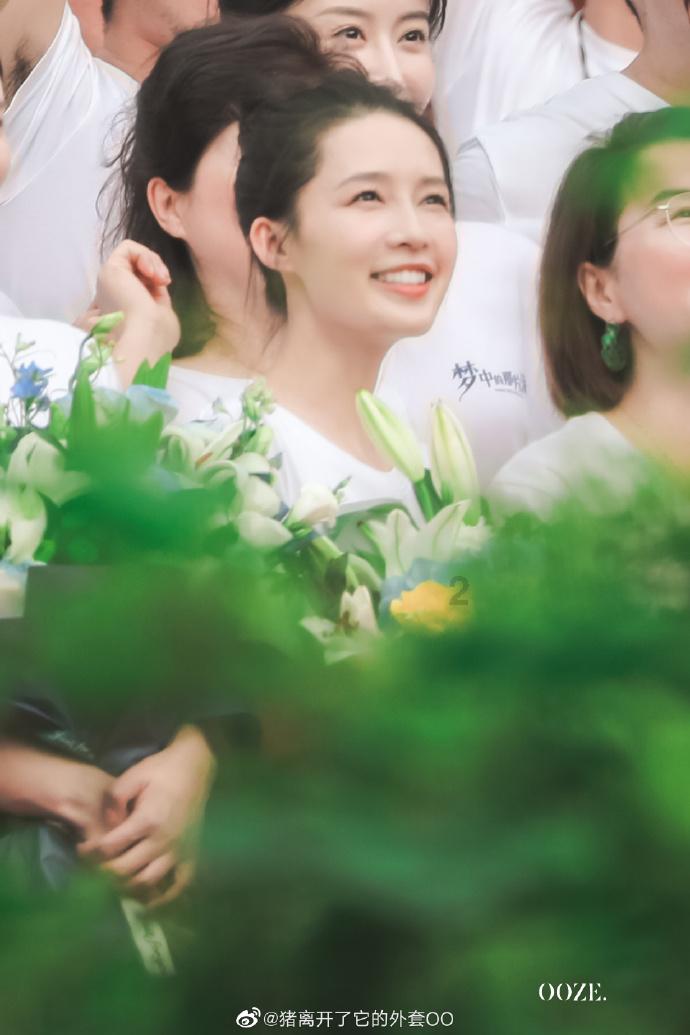 4 名小伙的邋遢出租房大变身!设计师爆改后,惊艳所有人!
