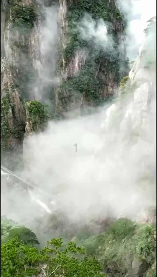 “十四冬”单板滑雪平行大回转开赛